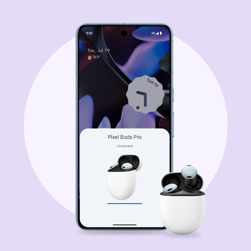 휴대전화 화면에 'Pixel Buds Pro'라는 제목의 흰색 오버레이 상자가 표시되고 그 아래에 '연결됨'이라는 단어가 표시됩니다. 상자 중앙에 Pixel Buds Pro 사진이 있고, 휴대전화 오른쪽 하단에 Pixel Buds Pro의 실물처럼 보이는 사진이 있습니다.